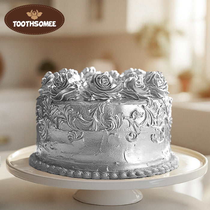 Cupcake decorated with edible silver dust – Toothsomee metallic cake dust