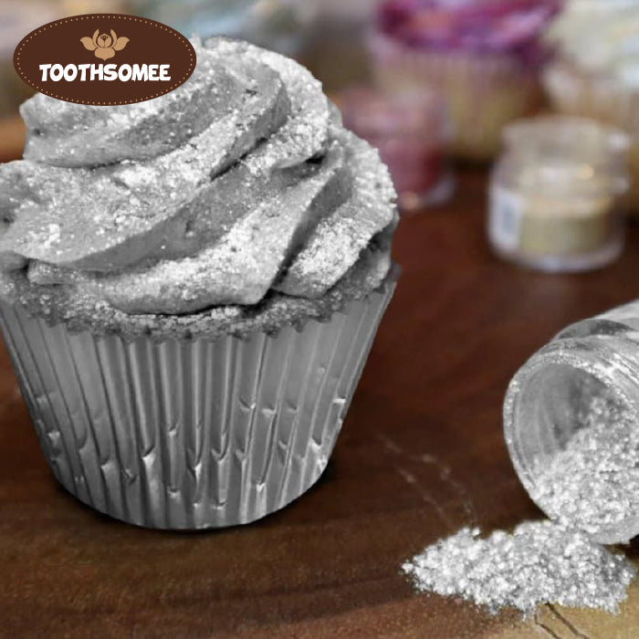 Cupcake decorated with edible silver dust – Toothsomee metallic cake dust